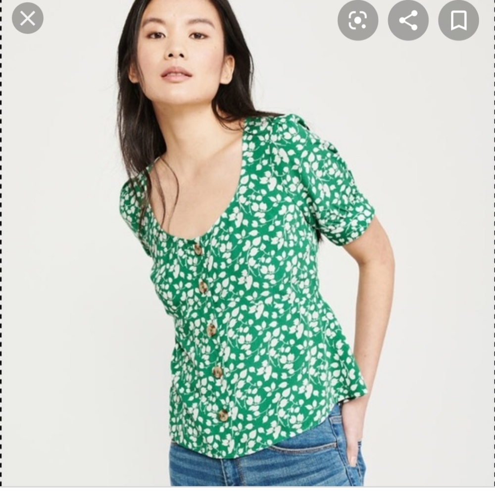 NWOT Abercrombie Scoop neck button blouse Rouje